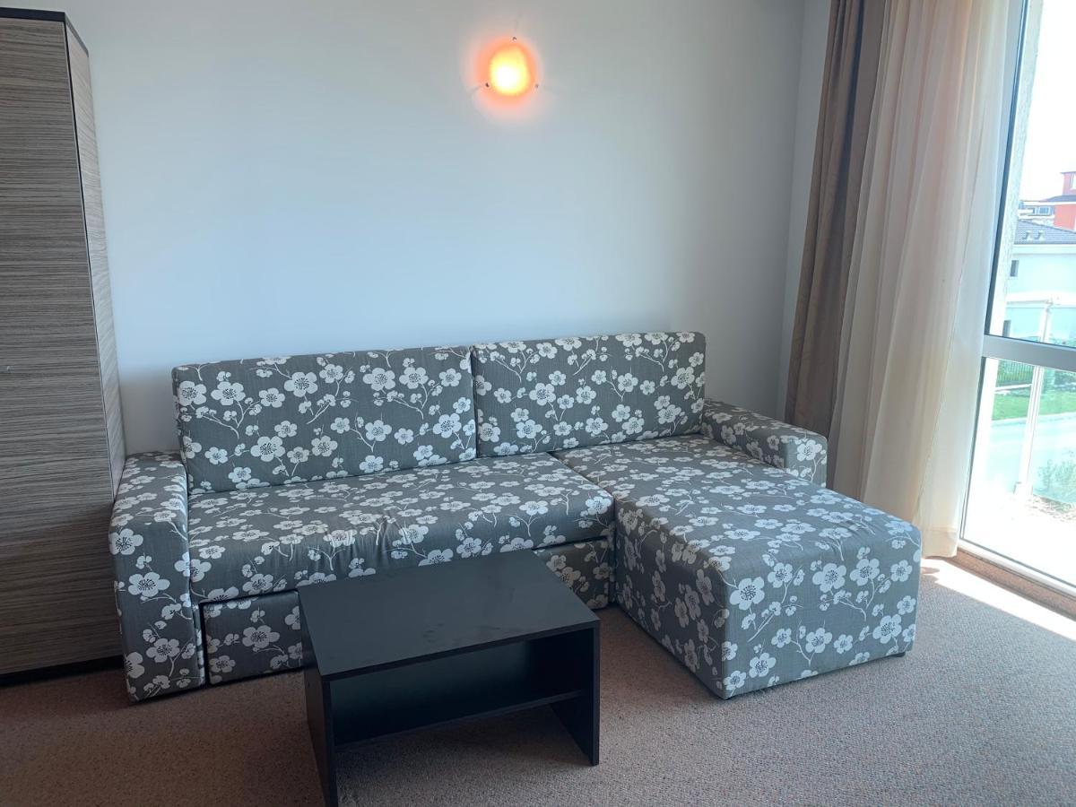 Апартамент В Сарафово Apartment Burgas Ngoại thất bức ảnh